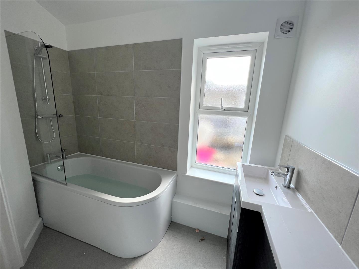 Bathroom Flat2.jpg